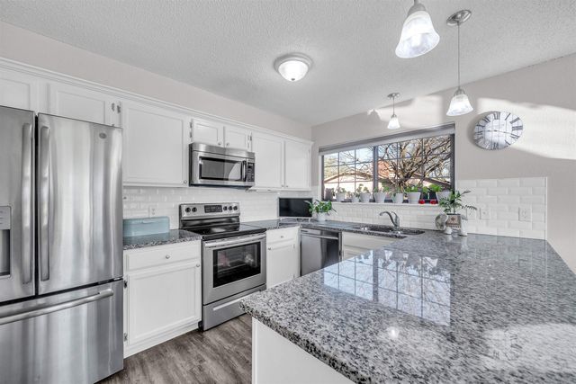 6918 E Rushwood Cir, Wichita, KS 67226