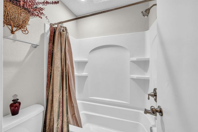 6918 E Rushwood Cir, Wichita, KS 67226