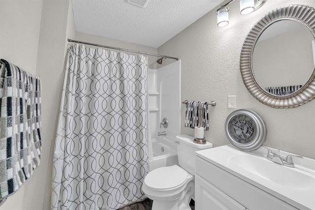 6918 E Rushwood Cir, Wichita, KS 67226