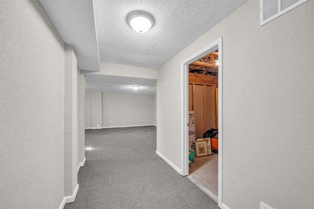 6918 E Rushwood Cir, Wichita, KS 67226