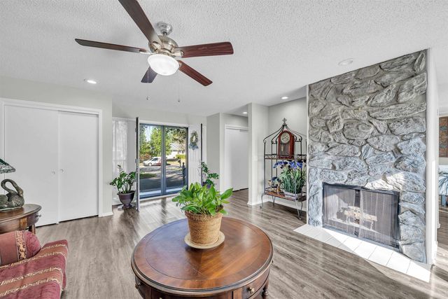 6918 E Rushwood Cir, Wichita, KS 67226