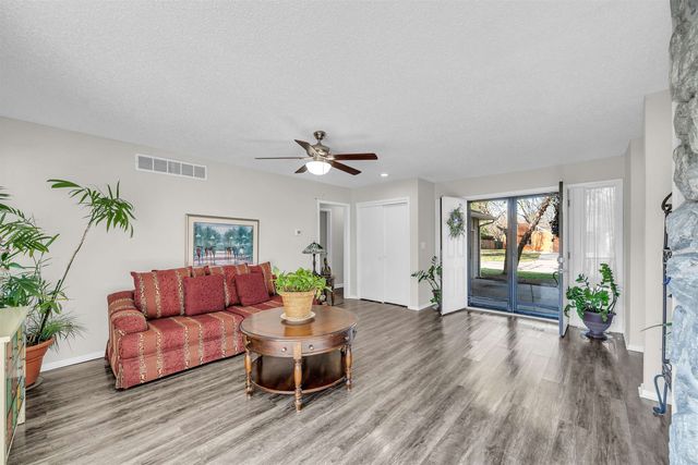 6918 E Rushwood Cir, Wichita, KS 67226