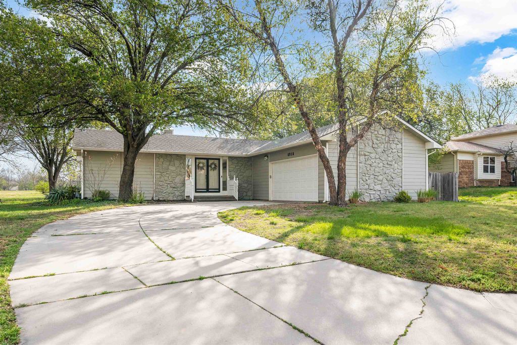 6918 E Rushwood Cir, Wichita, KS 67226
