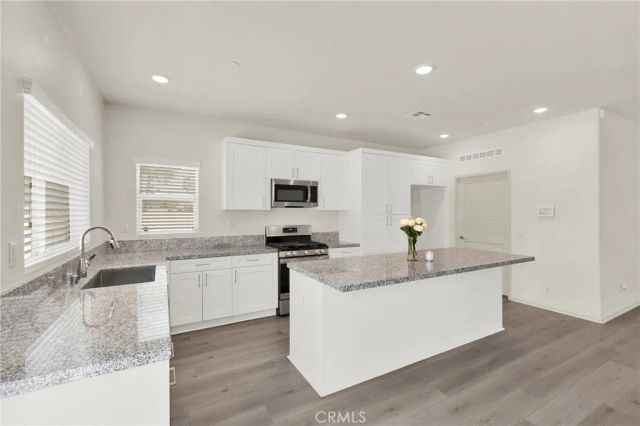 476 W Camellia Way, San Jacinto, CA 92583