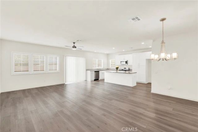476 W Camellia Way, San Jacinto, CA 92583