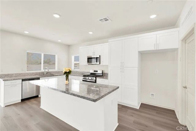 476 W Camellia Way, San Jacinto, CA 92583