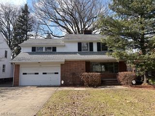 1384 Cleveland Heights Boulevard, Cleveland Heights, OH 44121