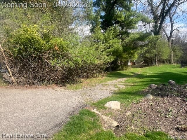 4555 Arrowhead, West Bloomfield, MI 48323