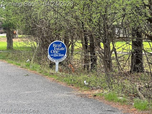 4555 Arrowhead, West Bloomfield, MI 48323