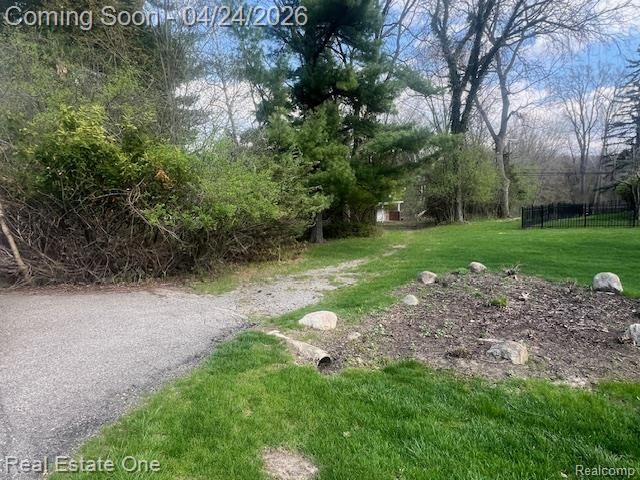 4555 Arrowhead, West Bloomfield, MI 48323