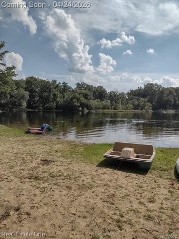 4555 Arrowhead, West Bloomfield, MI 48323