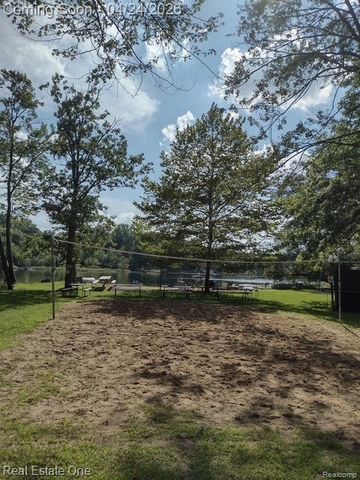 4555 Arrowhead, West Bloomfield, MI 48323