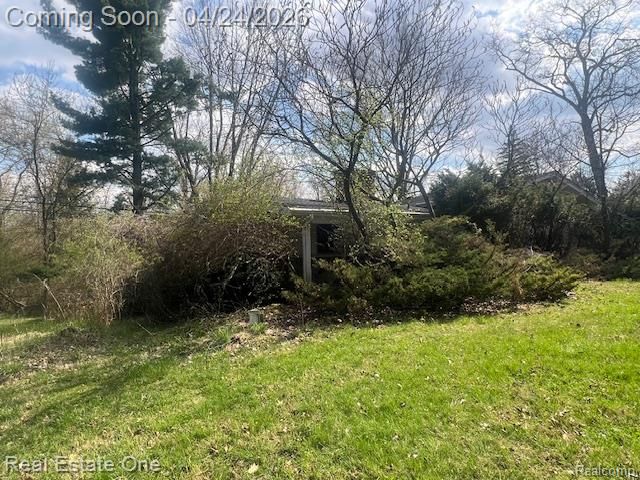 4555 Arrowhead, West Bloomfield, MI 48323