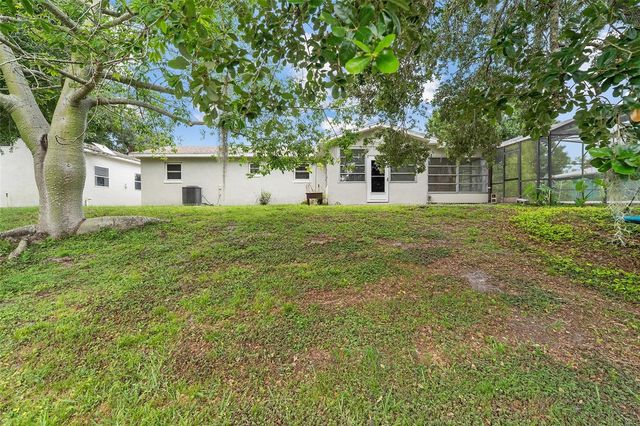 110 EDGEWATER DR, St Cloud, FL 34769