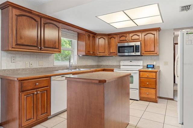110 EDGEWATER DR, St Cloud, FL 34769