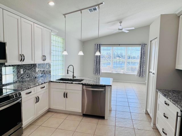 9360 Cove Point Circle, Boynton Beach, FL 33472