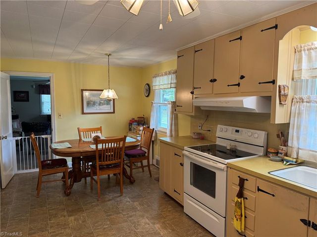 902 Elmhurst Street, Winston-salem, NC 27127