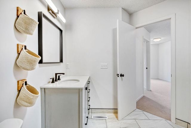 1790 Donegal Drive 5, Woodbury, MN 55125