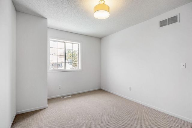 1790 Donegal Drive 5, Woodbury, MN 55125