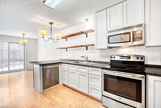 1790 Donegal Drive 5, Woodbury, MN 55125