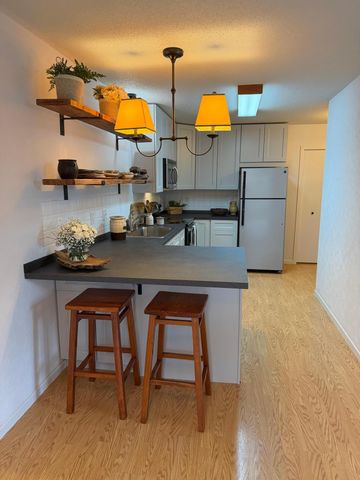 1790 Donegal Drive 5, Woodbury, MN 55125