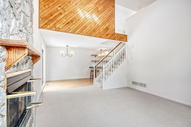 1790 Donegal Drive 5, Woodbury, MN 55125