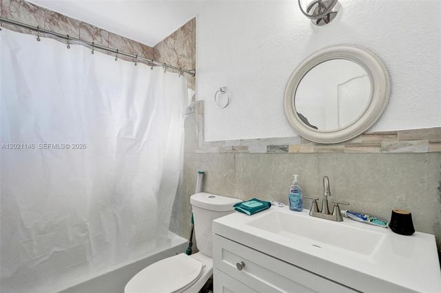 2460 NW 63rd Ter, Sunrise, FL 33313