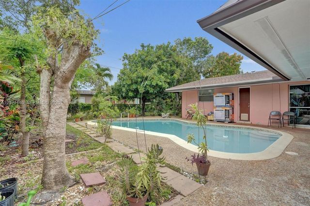 2460 NW 63rd Ter, Sunrise, FL 33313