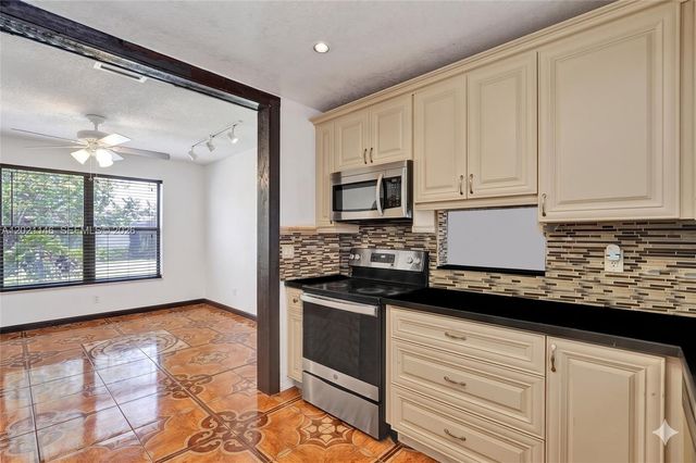 2460 NW 63rd Ter, Sunrise, FL 33313