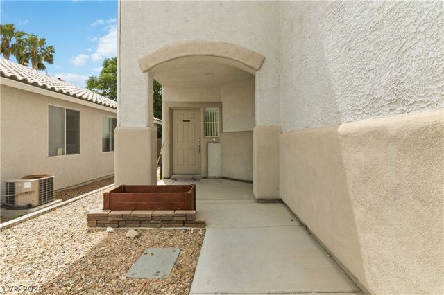 8561 Lost Gold Avenue, Las Vegas, NV 89129