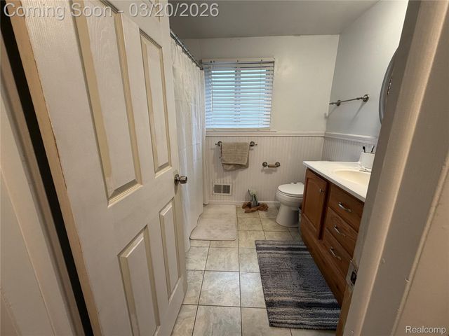 29126 Manchester Street, Westland, MI 48185