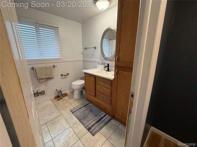 29126 Manchester Street, Westland, MI 48185