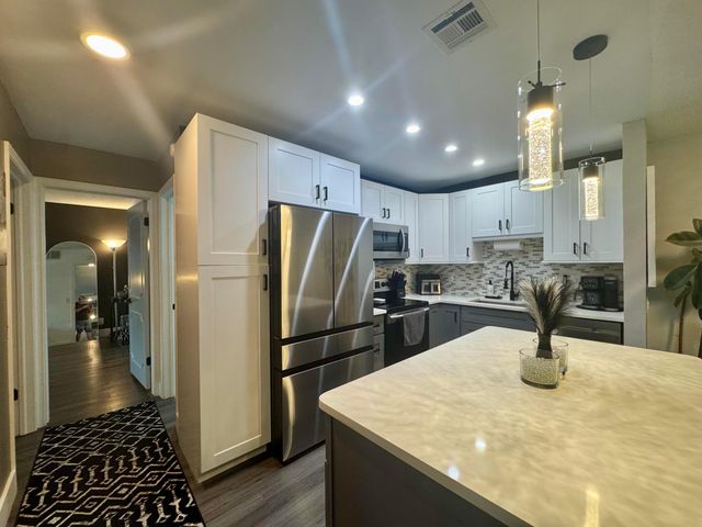 140 CYPRESS CLUB Drive 407, Pompano Beach, FL 33060