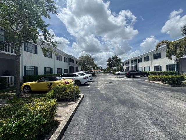 140 CYPRESS CLUB Drive 407, Pompano Beach, FL 33060