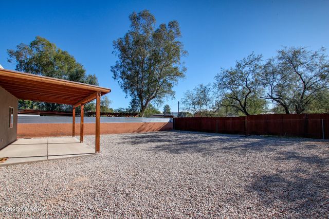 3304 E Elida Street, Tucson, AZ 85716