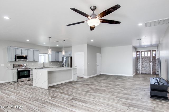 3304 E Elida Street, Tucson, AZ 85716