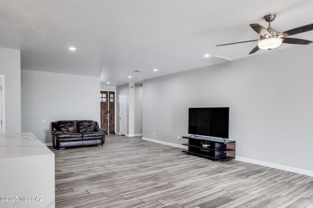 3304 E Elida Street, Tucson, AZ 85716