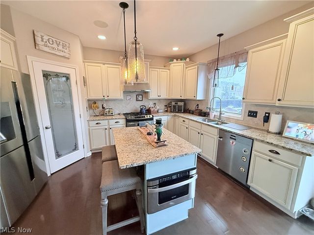 23201 Lakeridge Way, Columbia Station, OH 44028