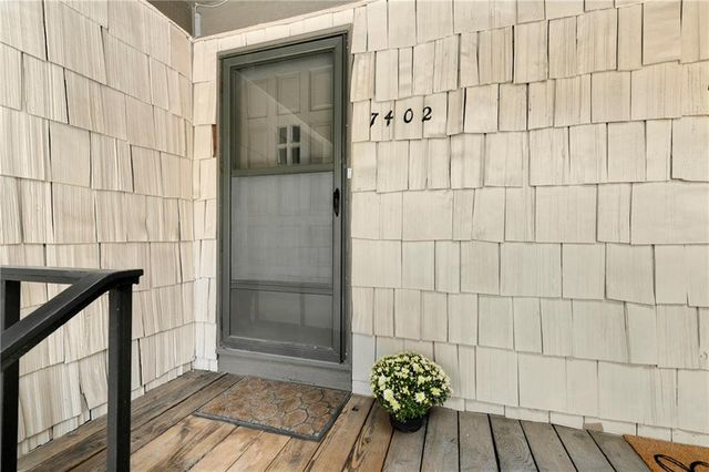 7402 W 102nd Court, Overland Park, KS 66212