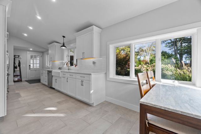 39 Gled Hill Street, Stonington, CT 06355