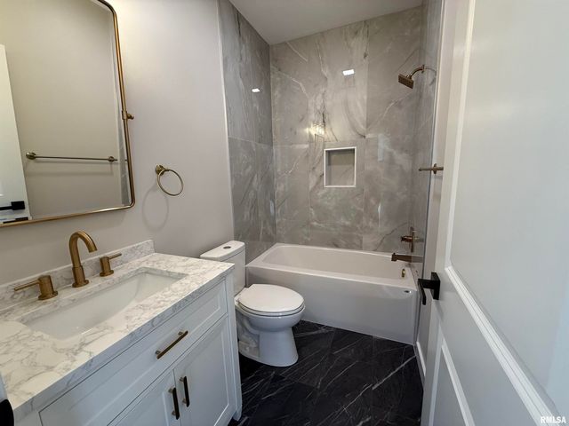 333 S Hanseman Street, Carbondale, IL 62901