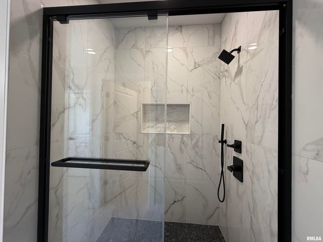 333 S Hanseman Street, Carbondale, IL 62901