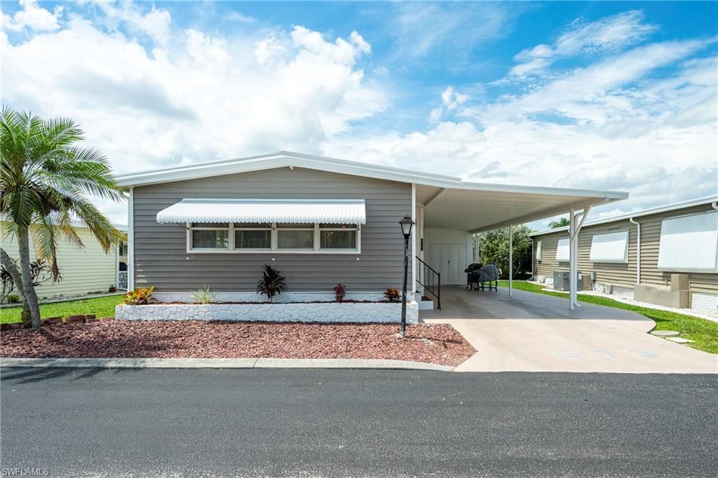 573 Hogan DR, NORTH FORT MYERS, FL 33903 — photo 2