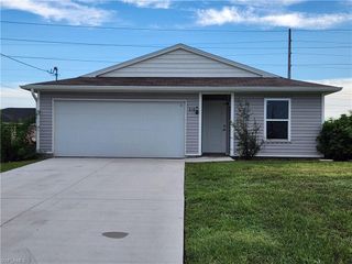 616 NE 24th TER, Cape Coral, FL 33909