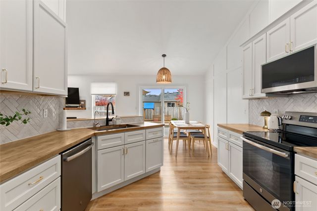 15421 8th Avenue Ct E, Tacoma, WA 98445