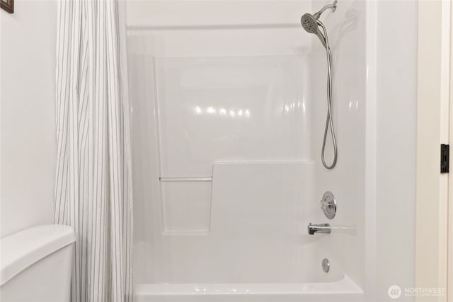 15421 8th Avenue Ct E, Tacoma, WA 98445