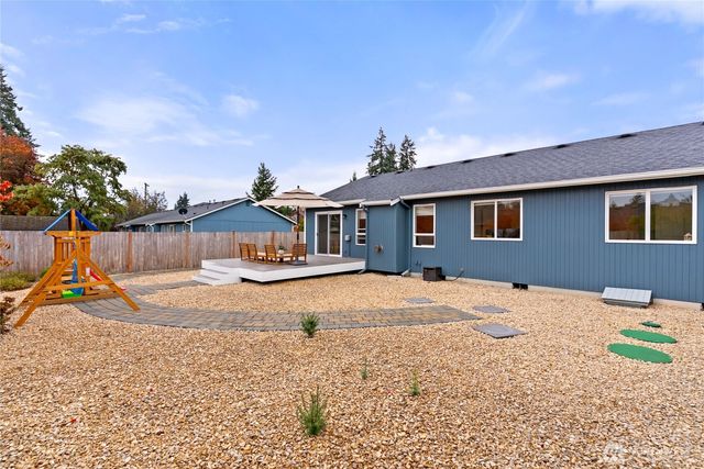 15421 8th Avenue Ct E, Tacoma, WA 98445