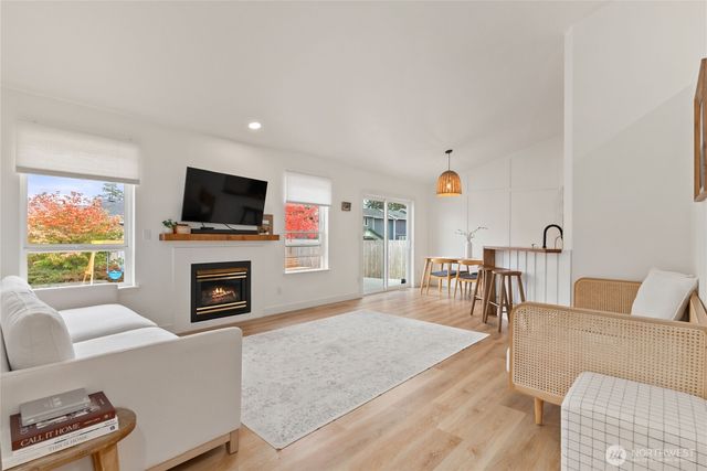 15421 8th Avenue Ct E, Tacoma, WA 98445