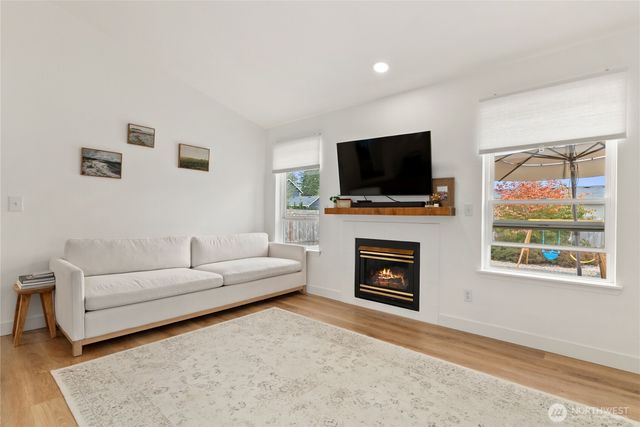 15421 8th Avenue Ct E, Tacoma, WA 98445