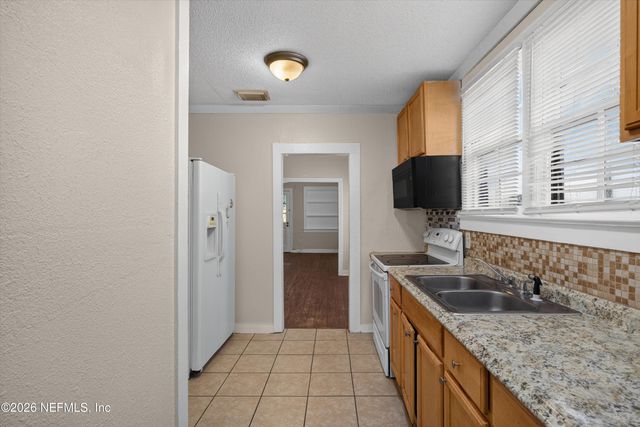 1473 STATE Street W, Jacksonville, FL 32209